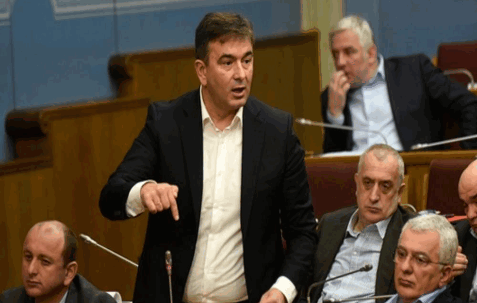 Medojević pita vlast: Smete li da se zakunete da nemate veze sa ubistvom Dafne <span style='color:red;'><b>Galicija</b></span> na Malti?